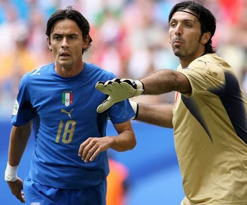 背景墙前留 背景墙前留